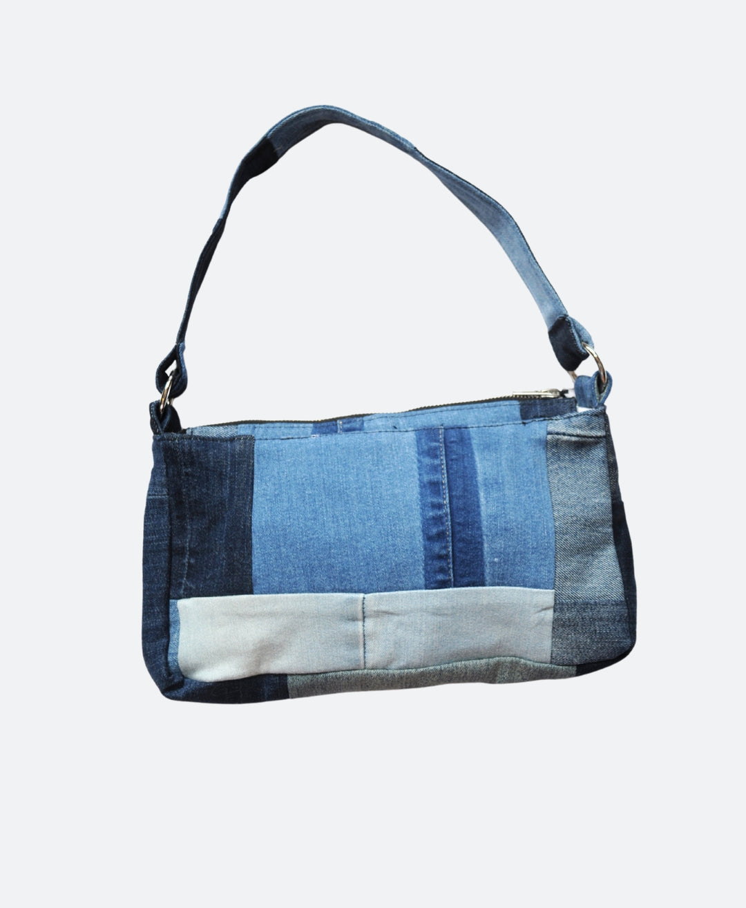 Voorkant - Denim Patchwork 90s Bag – handgemaakte tas van upcycled jeans, duurzaam en uniek, gemaakt in Rotterdam - Sevaes