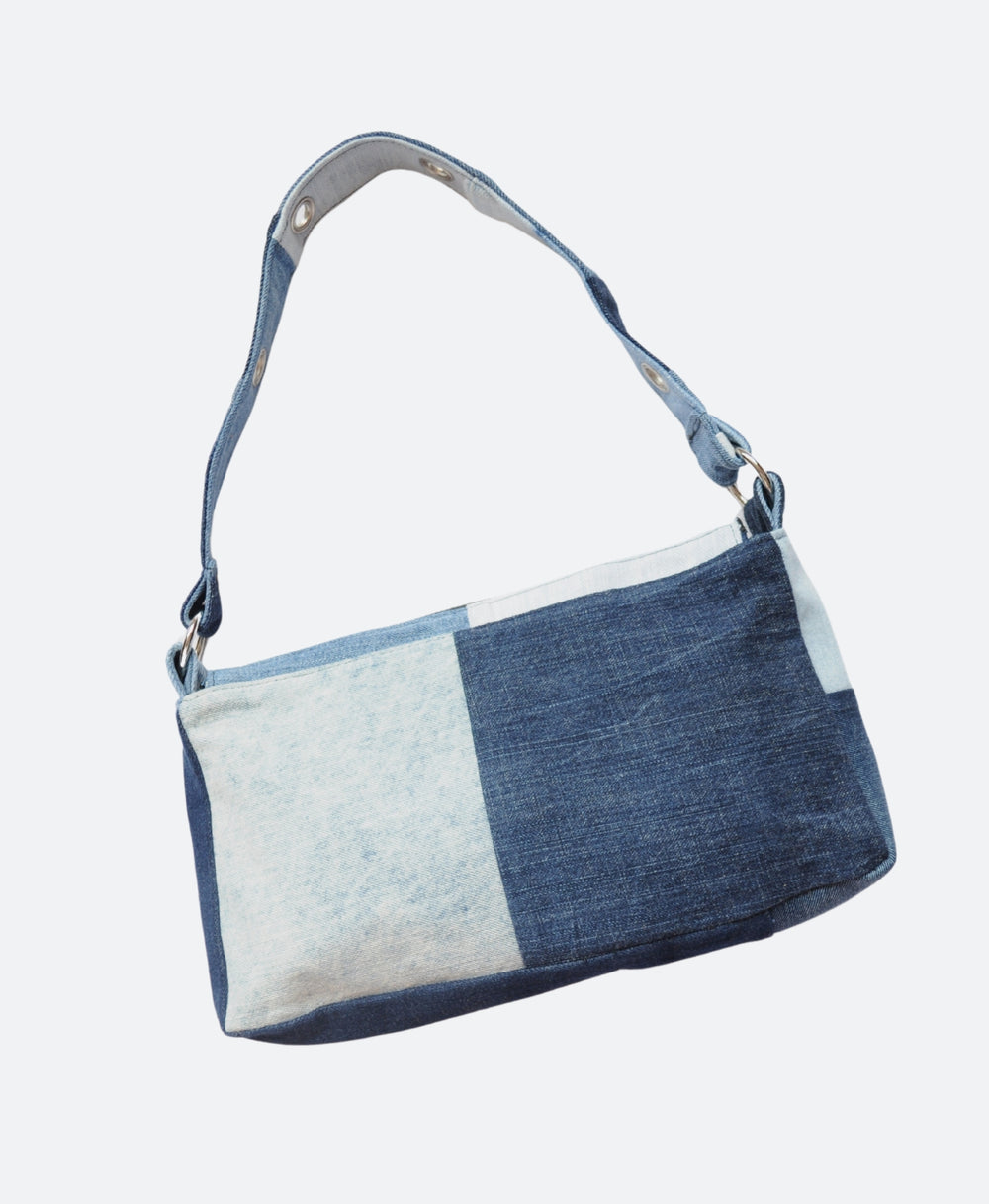 Achterkant - Patchwork Denim 90s Bag – handgemaakte tas van upcycled en deadstock denim, uniek design uit Rotterdam - Sevaes