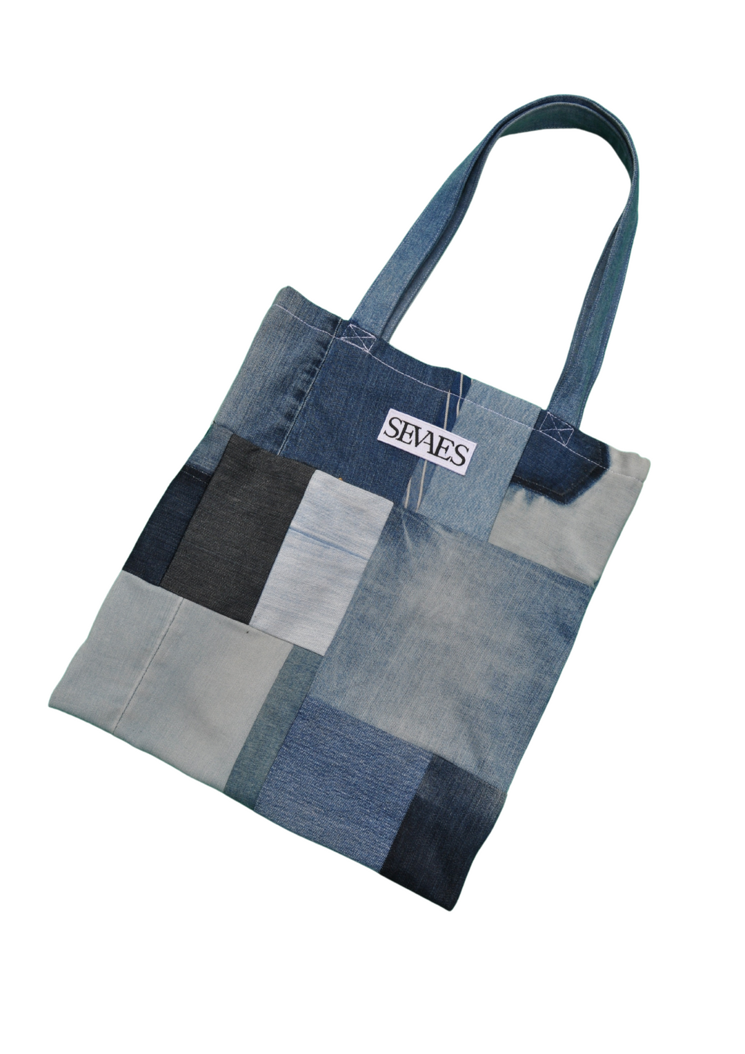Voorkant - Upcycled patchwork denim tote bag – handgemaakte duurzame shopper van gerecyclede jeans - Sevaes