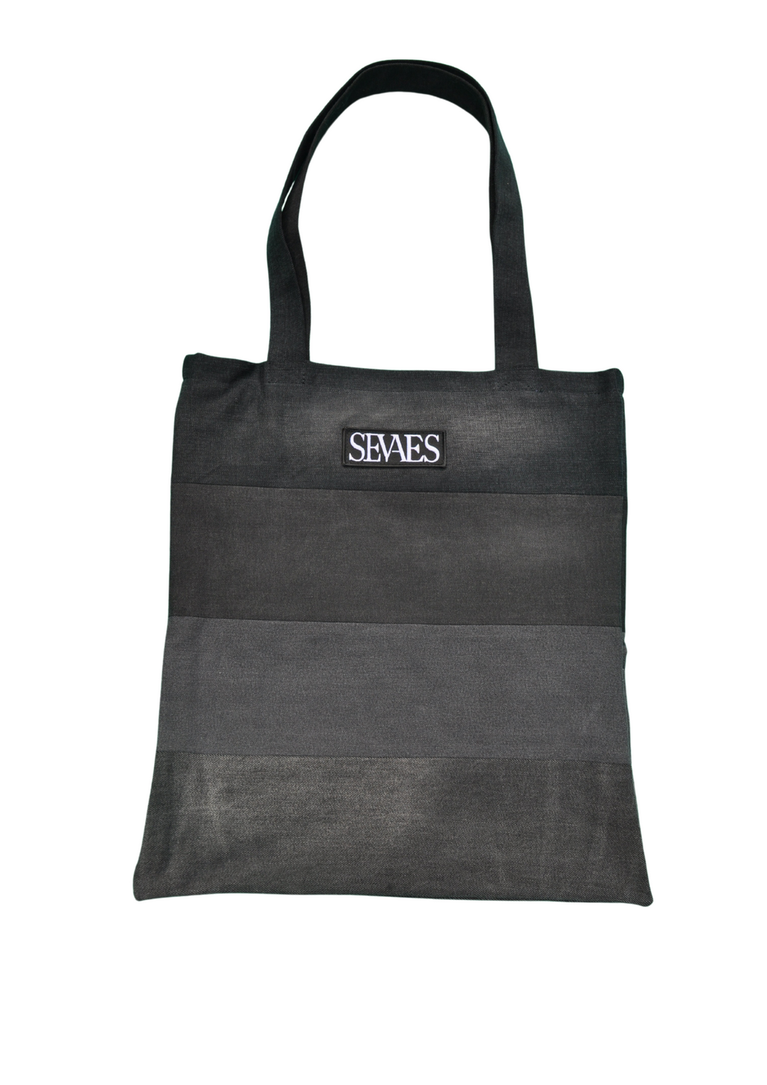 Voorkant - Handgemaakte zwarte denim tote bag van upcycled jeans – duurzaam & uniek van Sevaes