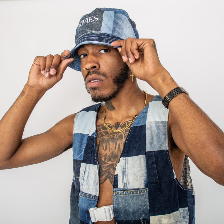 Duurzame spijkerstof bucket hat gemaakt van upcycled denim – handgemaakt en uniek patchwork design - Sevaes