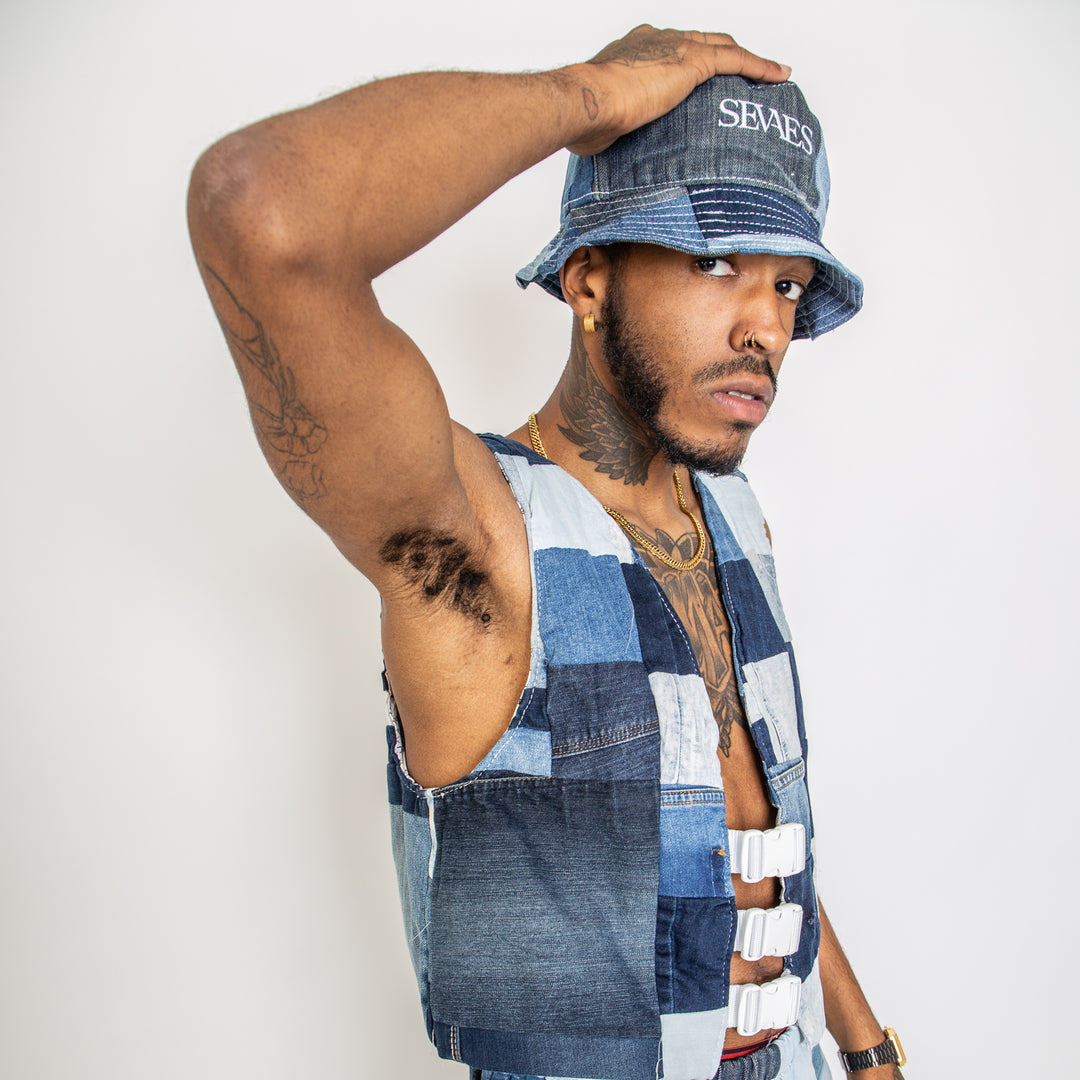 Duurzame spijkerstof bucket hat gemaakt van upcycled denim – handgemaakt en uniek patchwork design - Sevaes