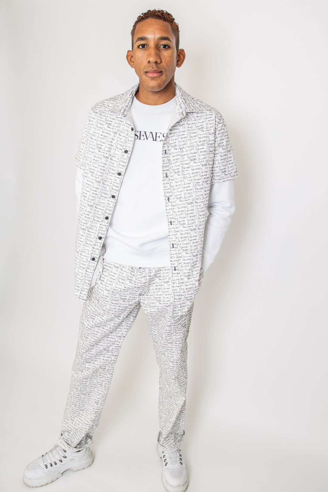 Sevaes print heren pantalon, overhemd en t-shirt