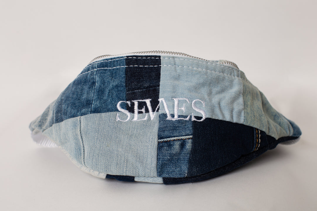 Voorkant - Unieke spijkerstof fanny pack van patchwork denim – handgemaakt in Rotterdam - Sevaes