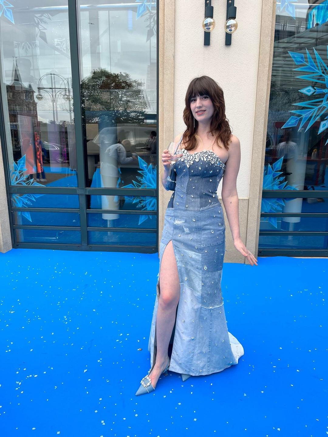 Een duurzame denim jurk voor de première van Frozen de musical