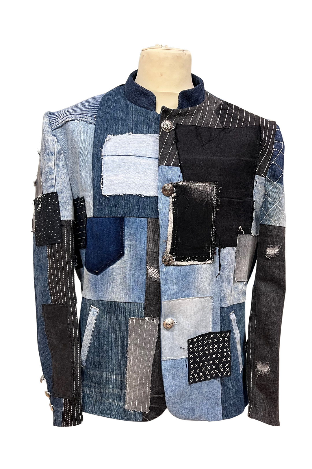 Wij maakte voor Charly Luske een uniek colbert van oude denim broeken.