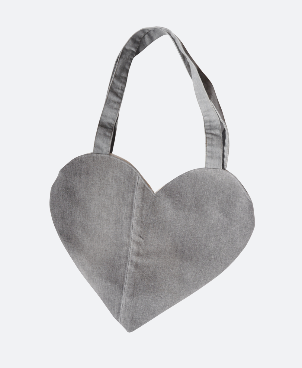 Grijze upcycled denim Heartbag van Sevaes met kontzak Achterkant