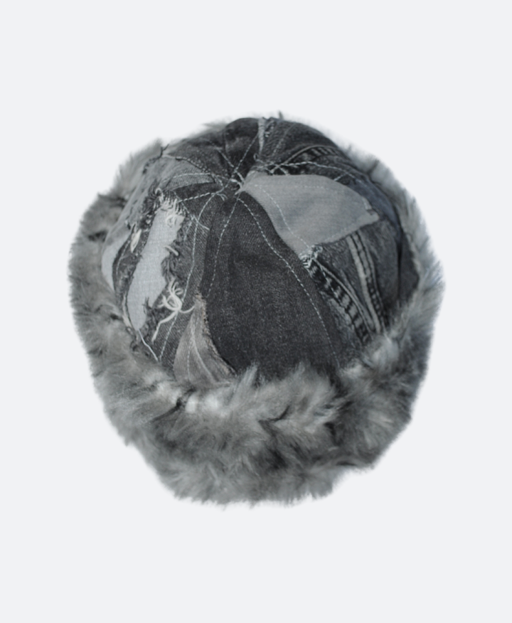 bovenkant Grijze denim wintermuts met lynx nepbont voering, gemaakt van upcycled jeans en deadstock materiaal en handgemaakt in Rotterdam door Sevaes