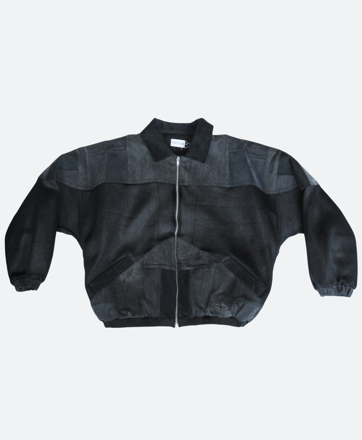 Voorkant - Zwarte upcycled denim en mesh bomberjack, handgemaakt unisex ontwerp van Sevaes.