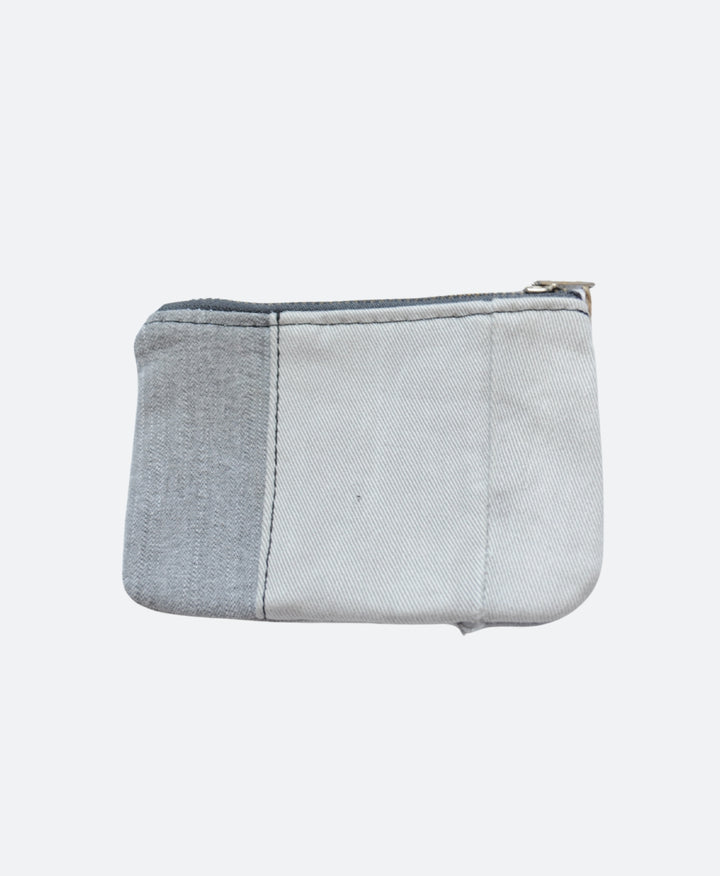 Voorkant - lichtgrijze denim portemonnee voor hem of haar - handgemaakt in rotterdam - Sevaes