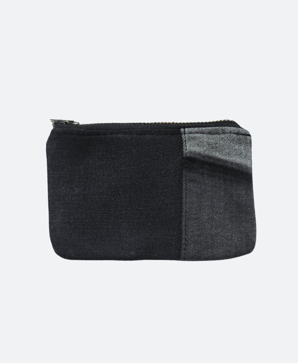 Achterkant - Zwart-grijze portemonnee van upcycled denim – handgemaakt en duurzaam accessoire