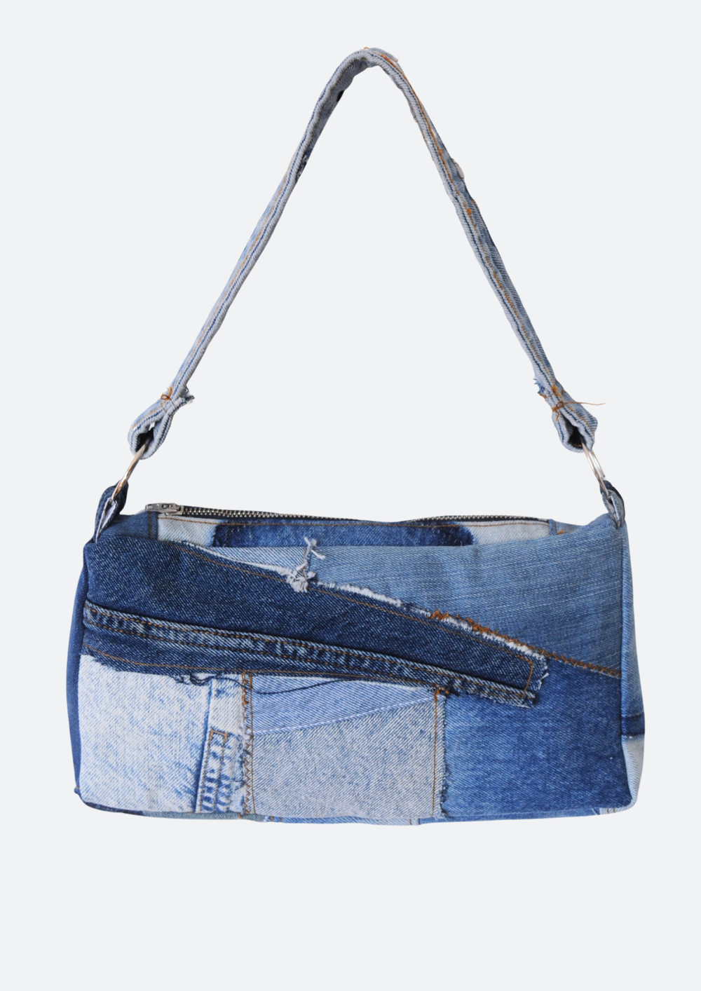 achterkant - Distressed Patchwork Denim 90s Bag - handgemaakt in Rotterdam - schoudertas van reststofjes jeans