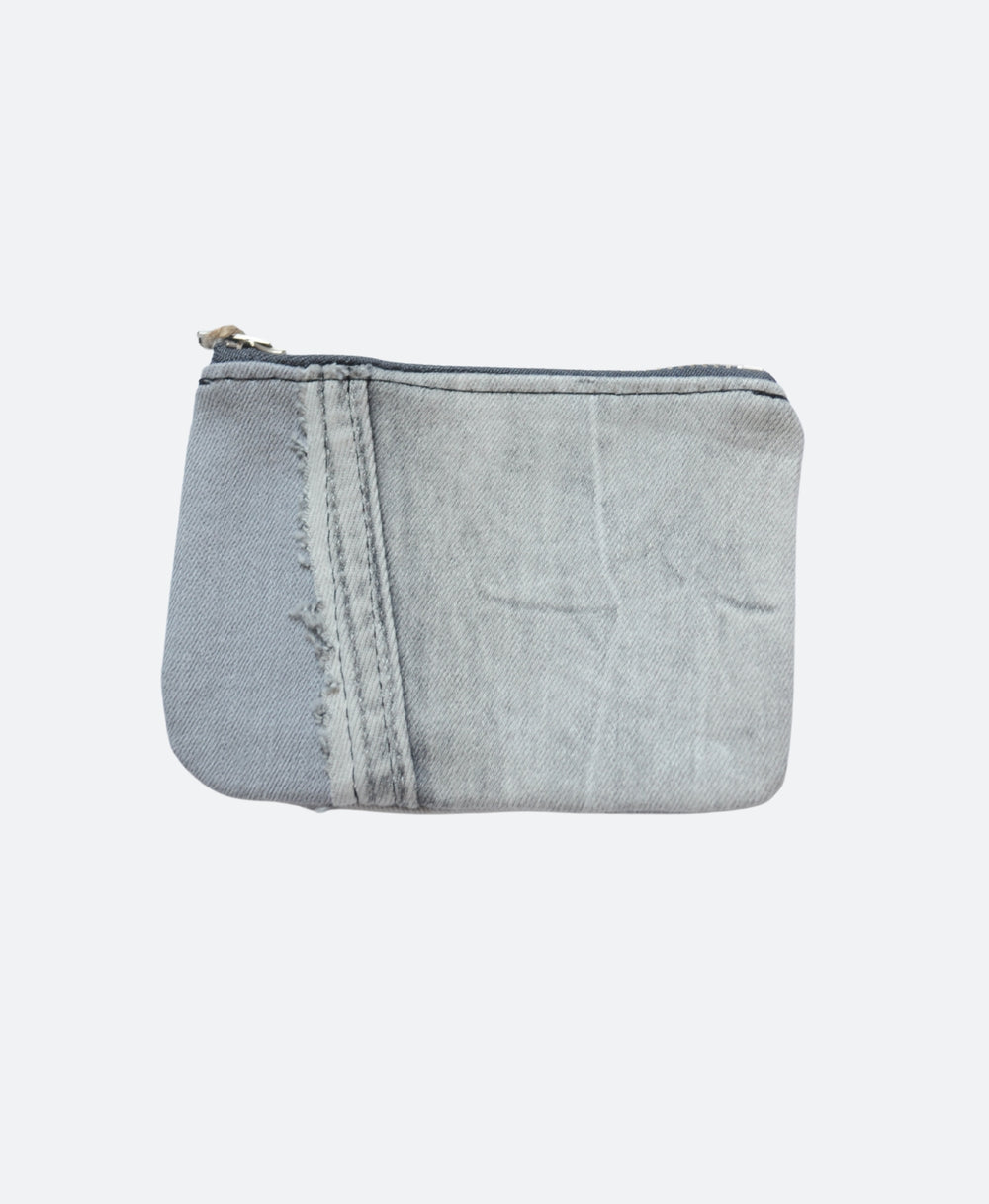 Achterkant - lichtgrijze denim portemonnee voor hem of haar - handgemaakt in rotterdam - Sevaes