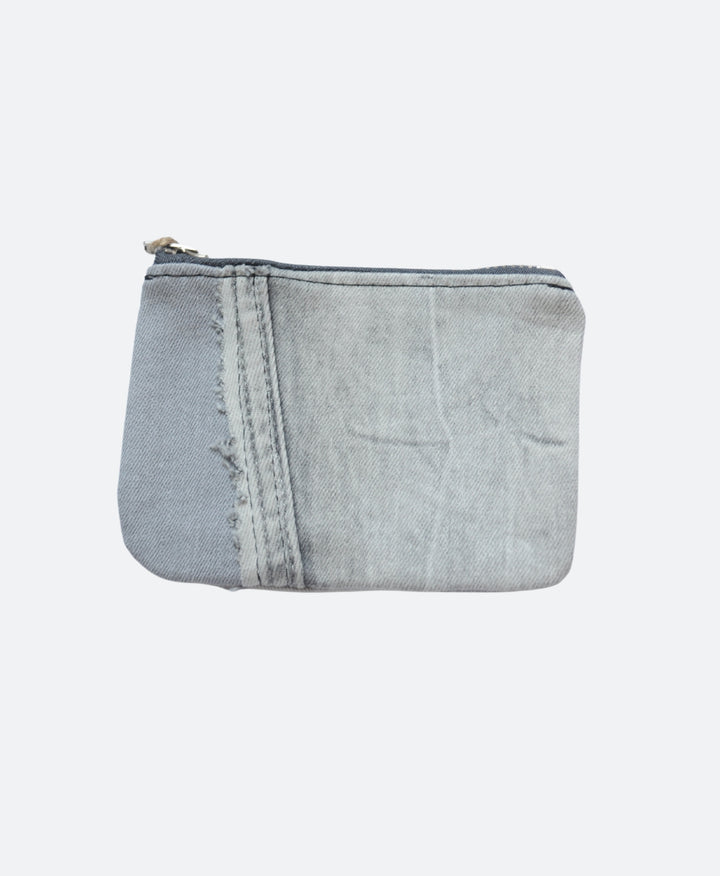 Achterkant - lichtgrijze denim portemonnee voor hem of haar - handgemaakt in rotterdam - Sevaes