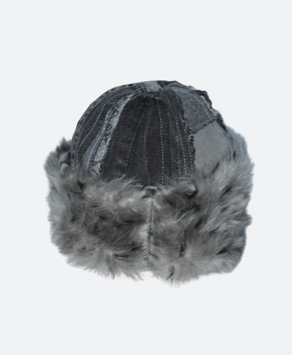 achterkant Grijze spijkerstof muts met lynx nepbont voering, upcycled in Rotterdam door Sevaes
