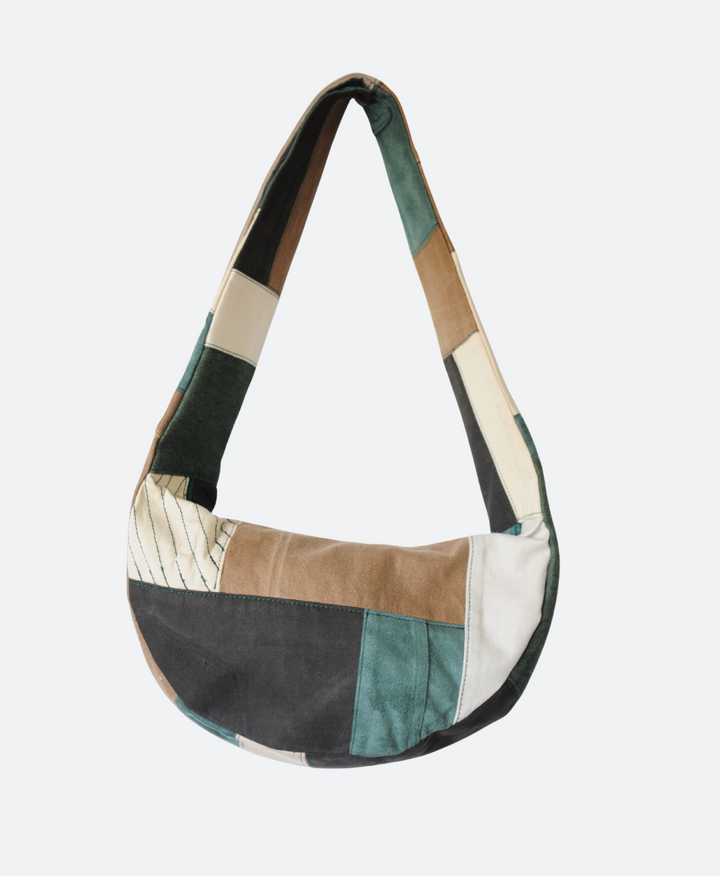 Handgemaakte patchwork shoulder bag in groen, beige en bruin tinten, gemaakt van upcycled denim en katoen - Sevaes