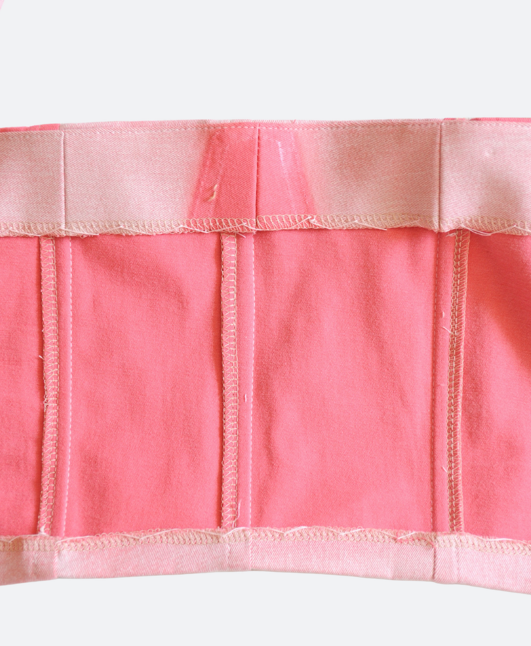 Details binnenkant - Geborduurde Roze denim halter top handgemaakt van upcycled denim – duurzaam en uniek - Sevaes