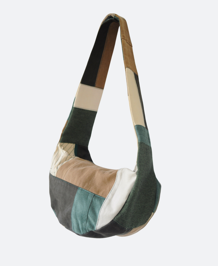 Handgemaakte patchwork crossbody bag in groen, beige en bruin tinten, gemaakt van upcycled denim en katoen - Sevaes