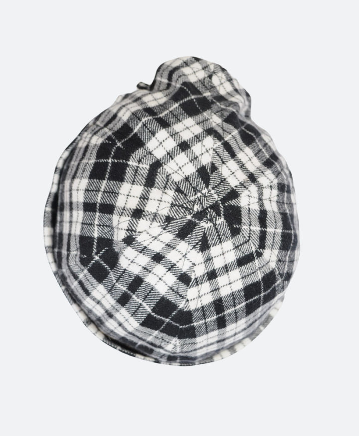 Bovenkant - Zwart/Wit Geruite dockers cap van upcycled blouse – handgemaakt duurzame accessoire - Sevaes

