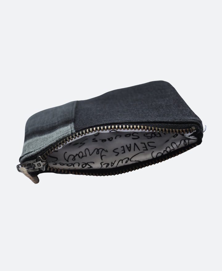 Binnenkant - Zwart-grijze portemonnee van upcycled denim – handgemaakt en duurzaam accessoire