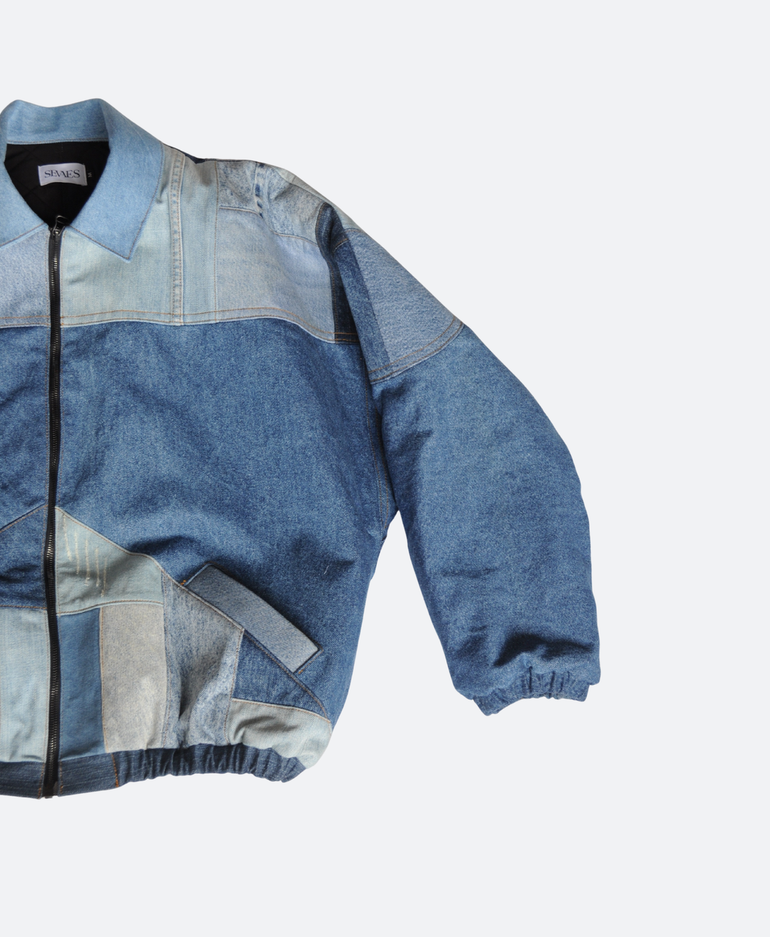 Close up voorkant Denim Patchwork Bomber Jacket - Sevaes