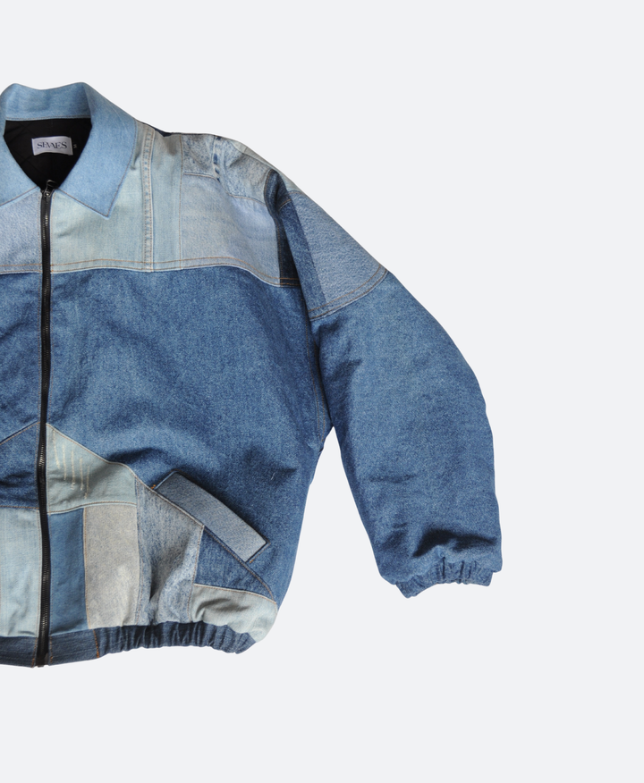 Close up voorkant Denim Patchwork Bomber Jacket - Sevaes