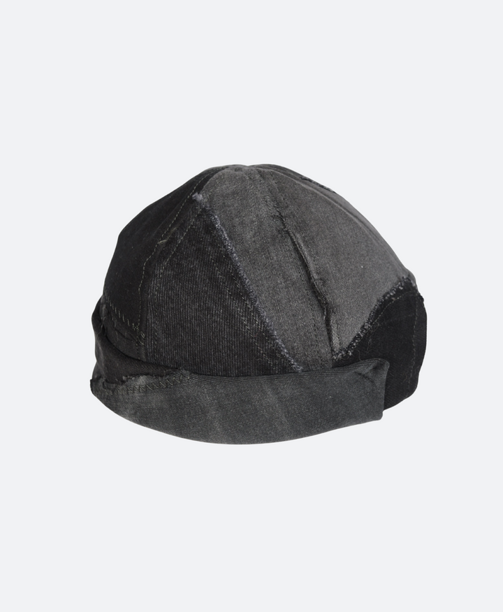 Zijkant Handgemaakte dockers muts, dockers cap van upcycled denim, zwarte spijkerstof. - Sevaes