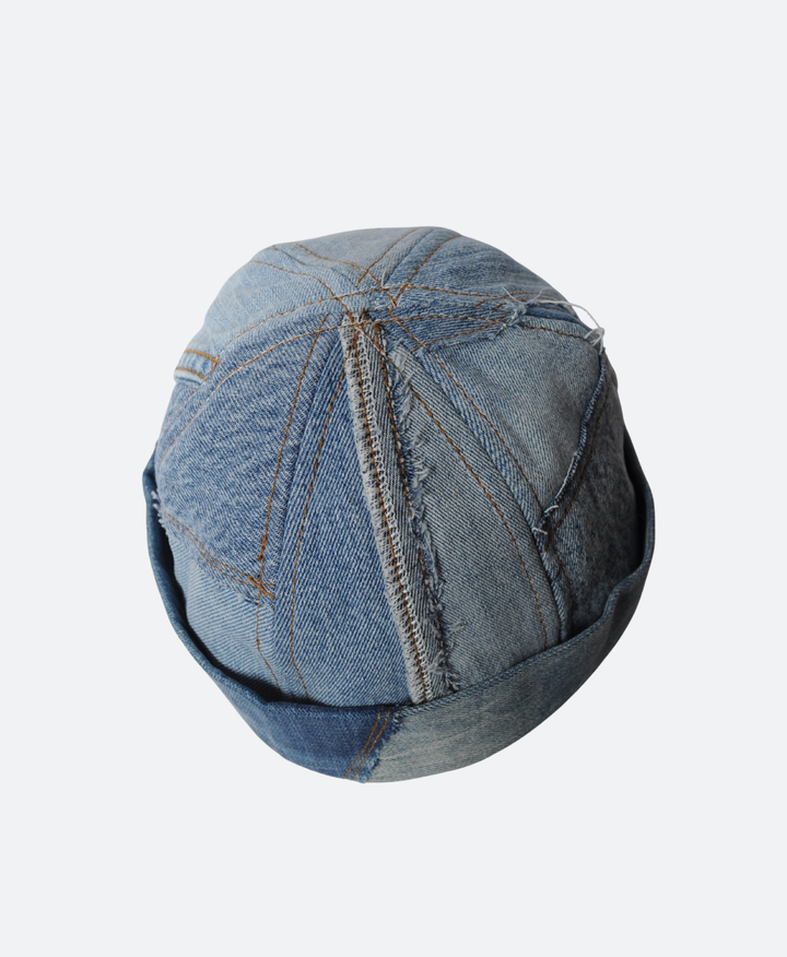 Bovenkant Upcycled Denim patchwork docker cap. Unisex maat XL. Handgemaakt in Rotterdam door Sevaes